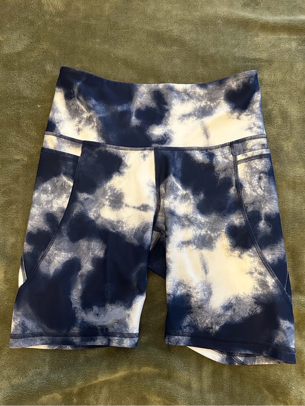 Old Navy Active 7 Inch Blue Tie Dye Pocket Bike Shorts